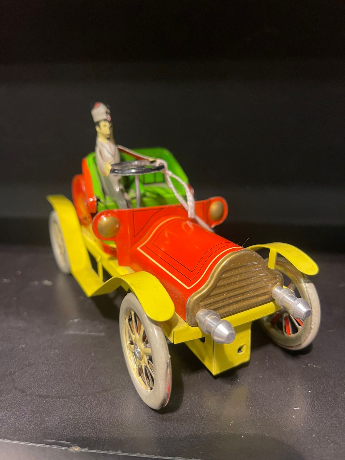 Auto De Colección Antiguo Naranjo y Amarillo