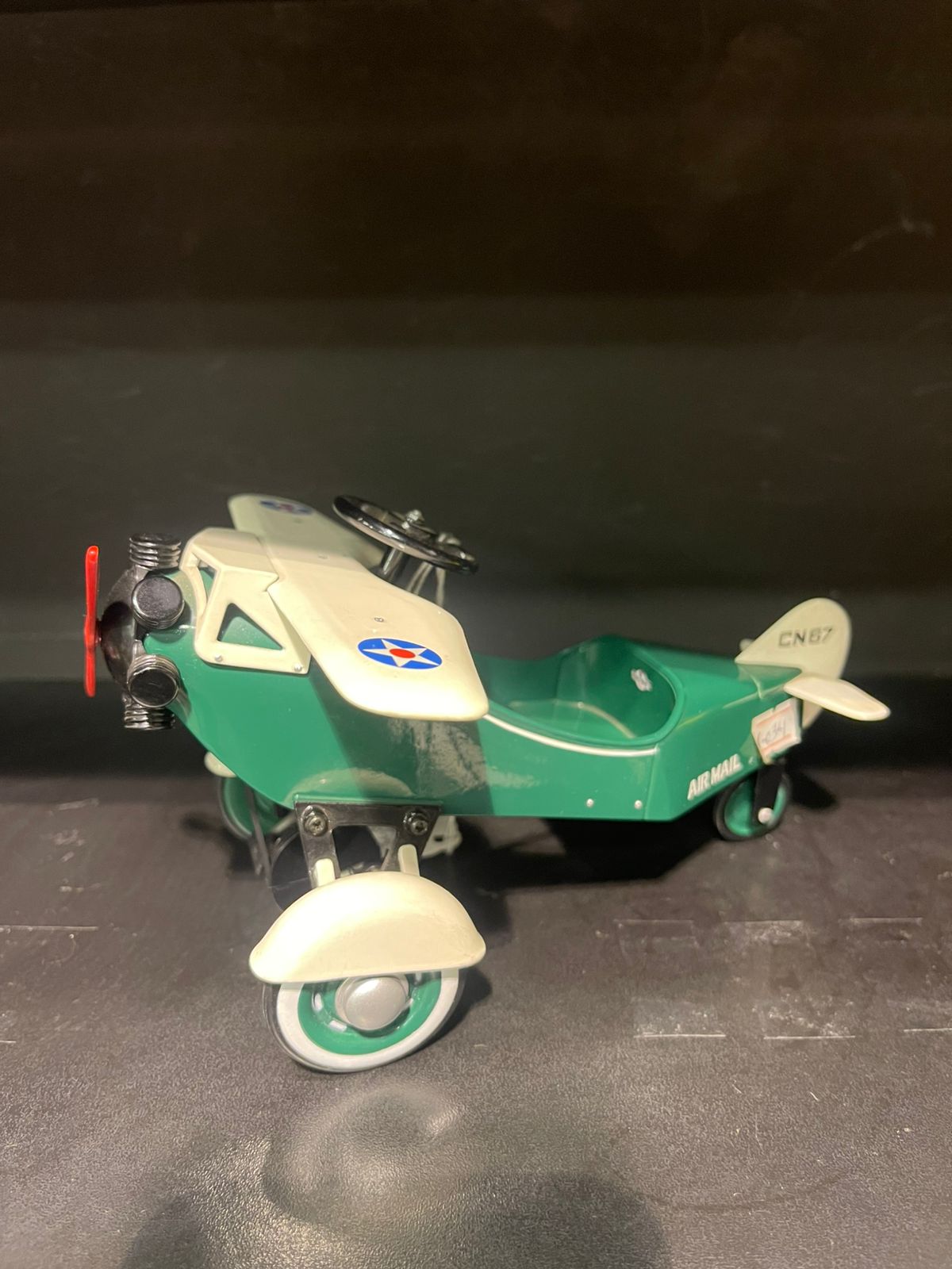 Avioneta De Colección Verde y Blanco