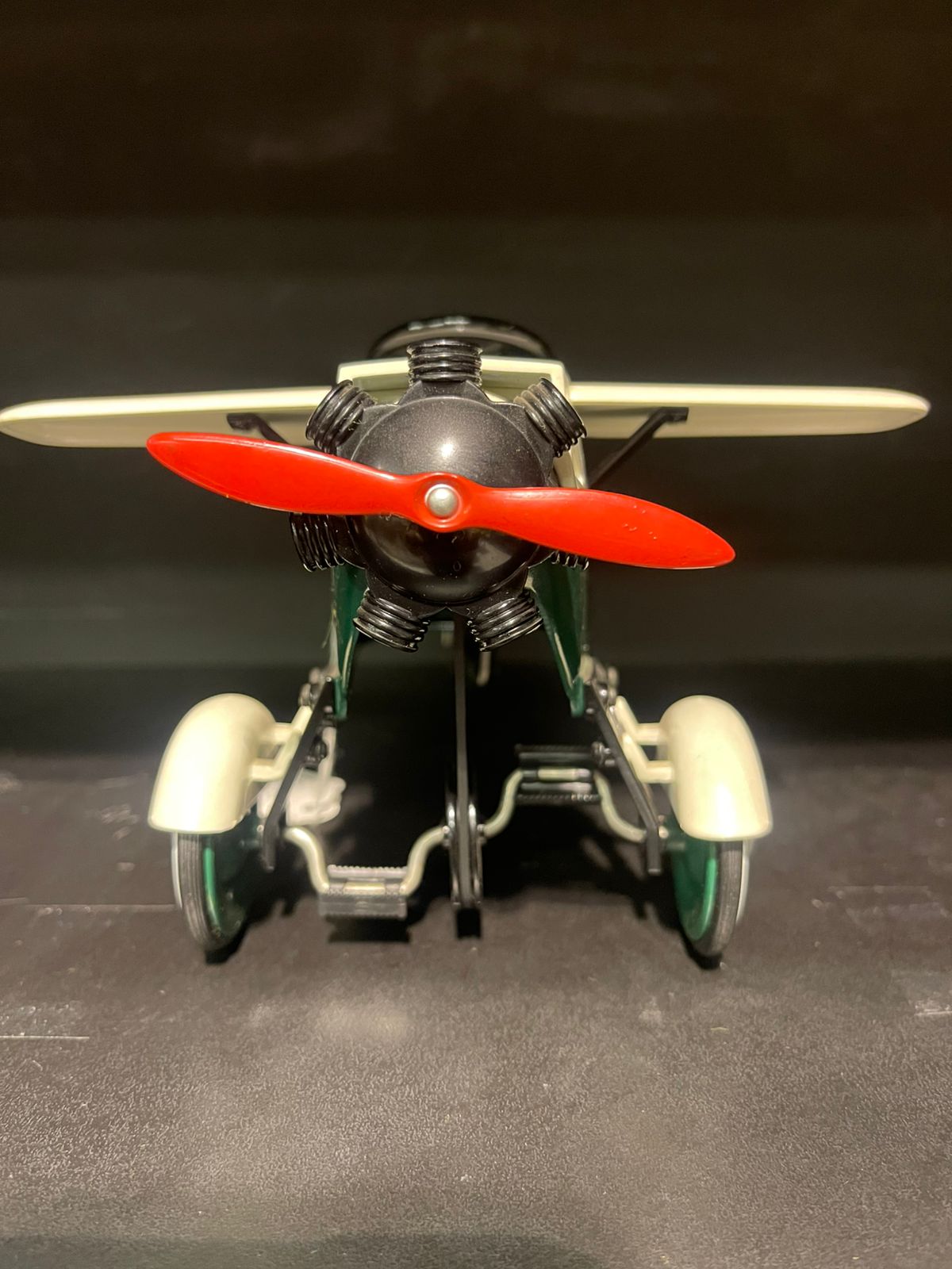 Avioneta De Colección Verde y Blanco