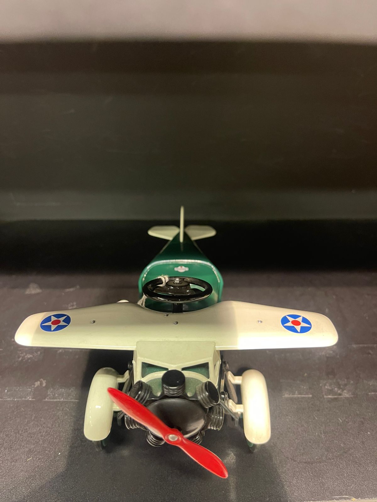 Avioneta De Colección Verde y Blanco