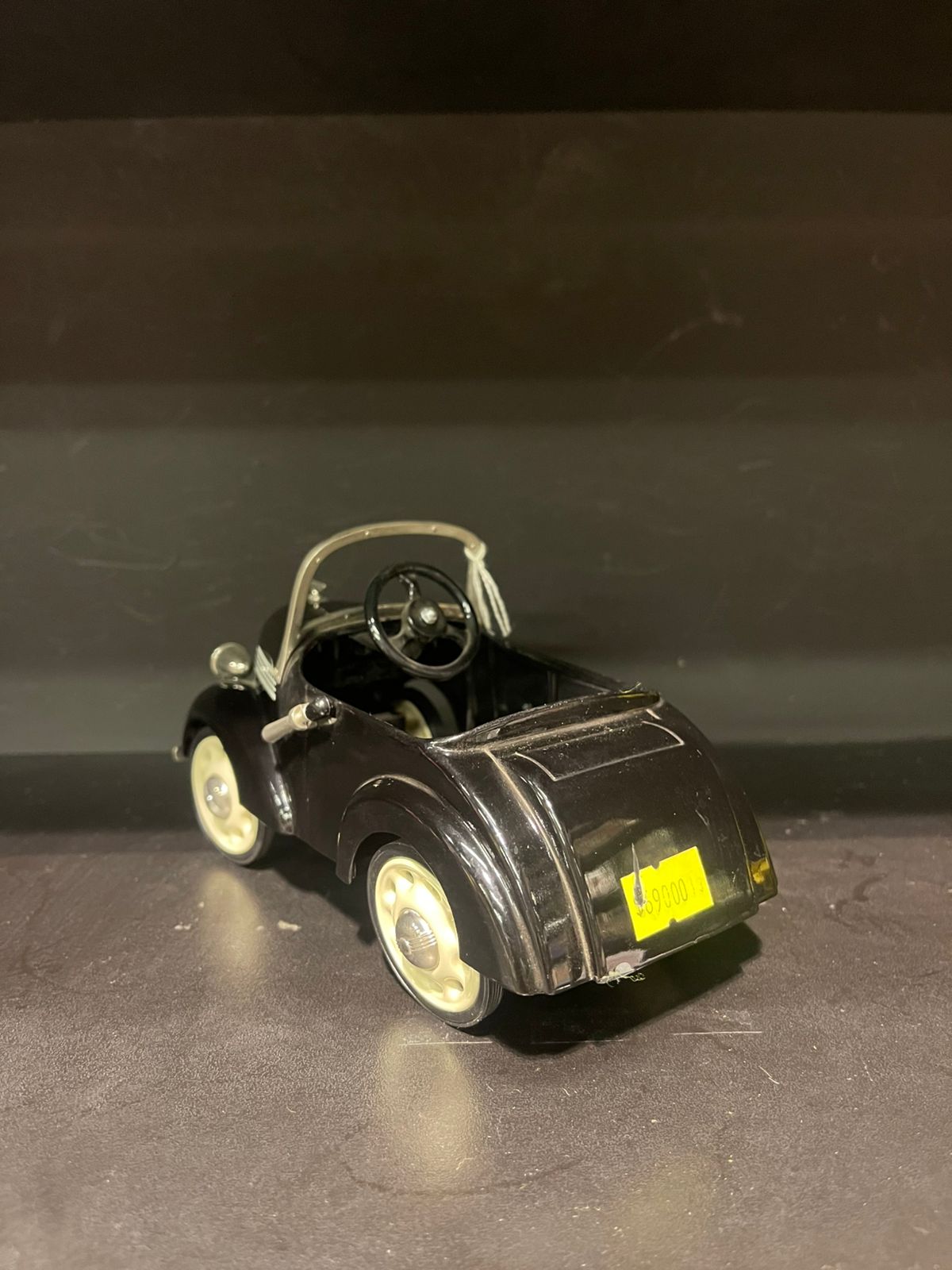Auto De Colección Antiguo Negro y Crema