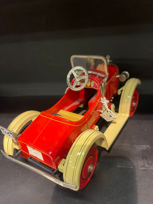 Auto De Colección Antiguo Naranja y Mostaza