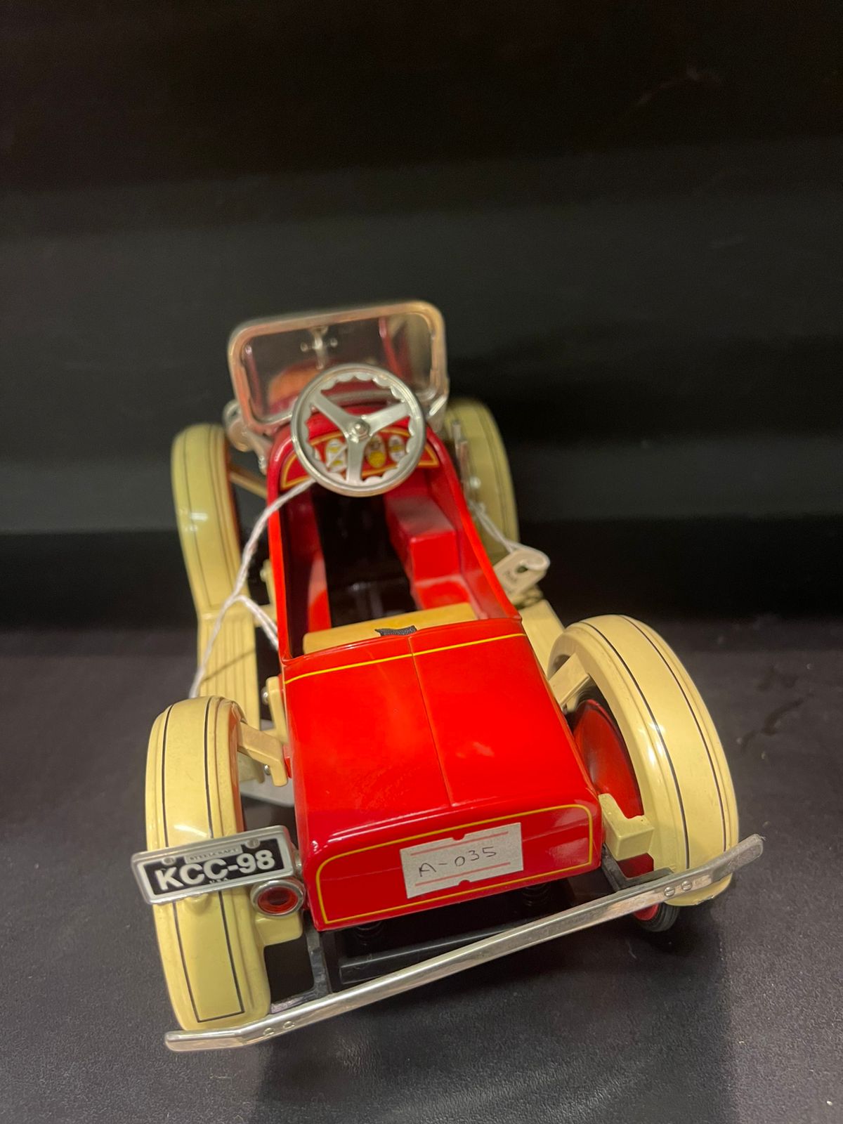 Auto De Colección Antiguo Naranja y Mostaza