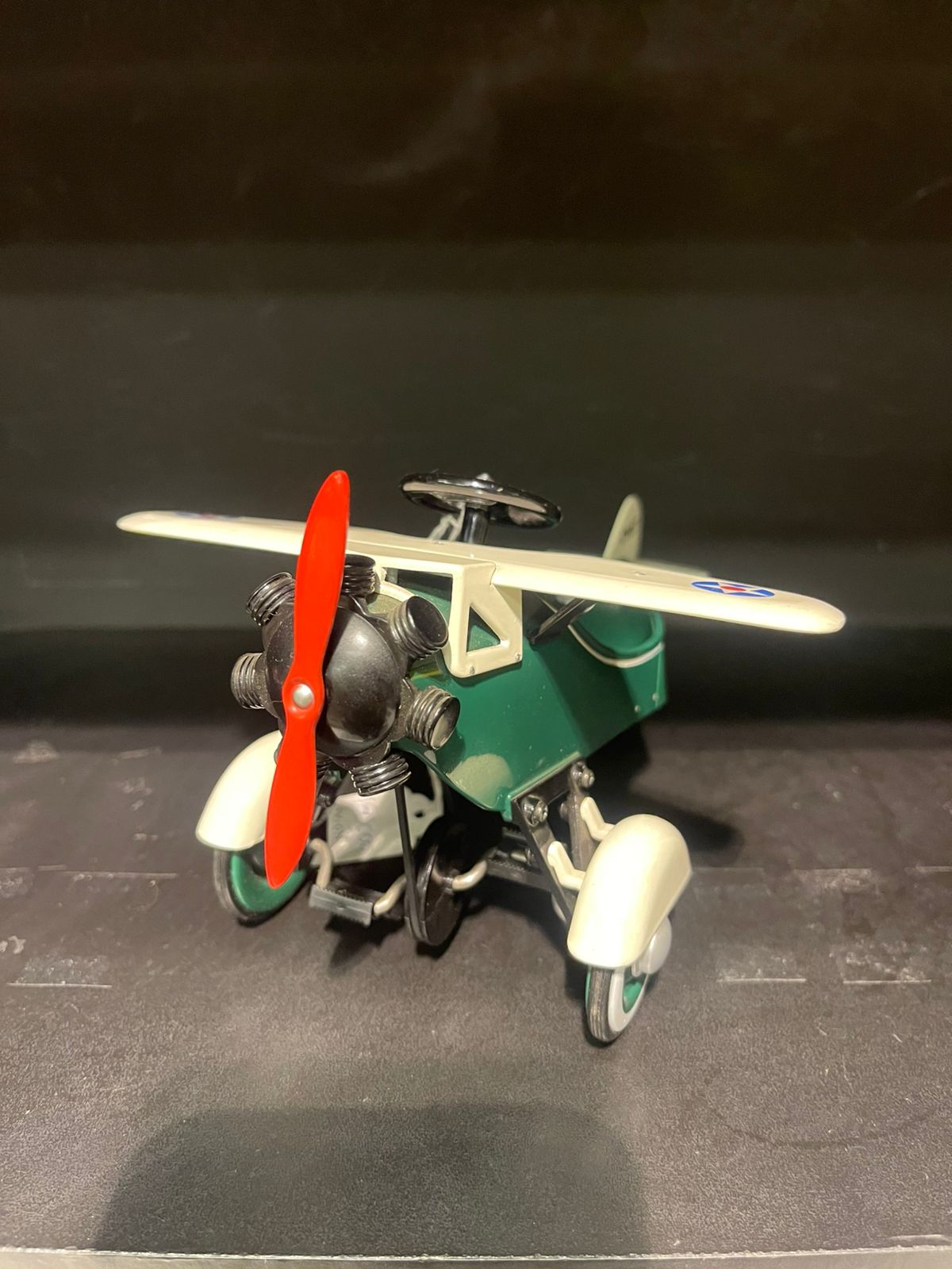 Avioneta De Colección Verde y Blanco